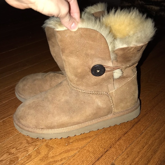 Bailey button Uggs - Picture 1 of 3